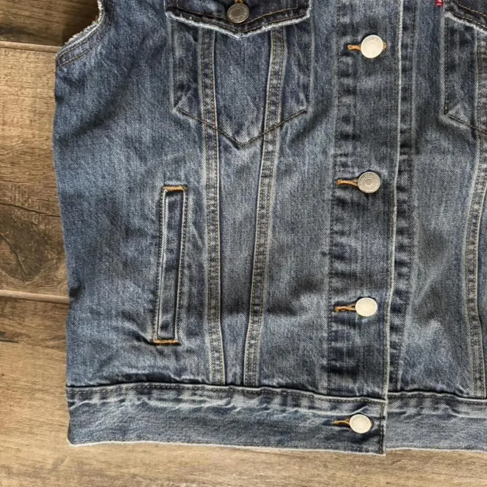 Levis levi sleeveless
